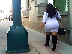 Spectacular & Juicy Bbw Latina Booty X 2 Walking on da Streets