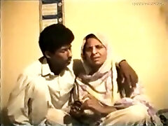 Bashful Reluctant Desi Aunty gets Fucked on Video for Money