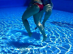 belle gambe in piscina