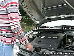 aggiusta la mia macchina e lascia che ti succhi il cazzo