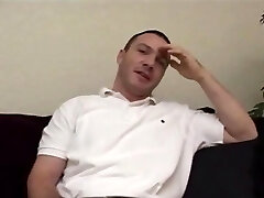 Milf rubia con grandes tetas se folla a