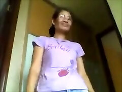 Mature dark skin bitch unwraps in front of webcam