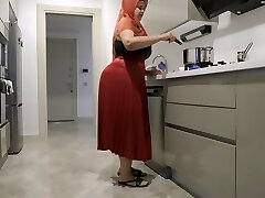 My immense-ass stepmother hardened my dick with her skirt.