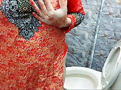 Desi Beautiful Mummy Shaving Coochie And Armpits On Eid And Pissing In Bathroom