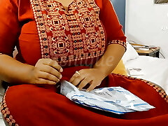 Stepmom ki b-day par return gift mai Mila chut chudai ka maza. #stepmomstepsonsex