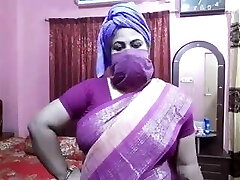 Desi aunty sex talk, Didi trains for sexy pummeling