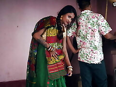 sauteli maa ko devar ke sath chodte huye dekha ussi ke sautele bete ne ( Hindi Audio )