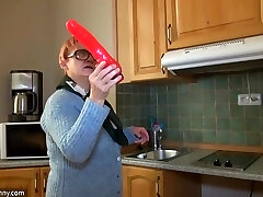 Mature sapphic pornstar masturbates with a plaything after getting her pussy licked