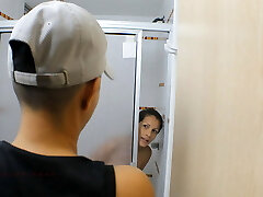 snooping on my slutty stepsister in the shower- porn in Spanish
