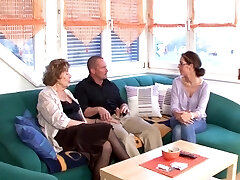 Mature woman wails while being drilled hard on the sofa - HD