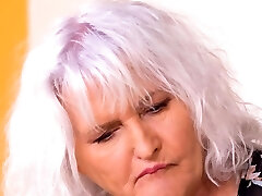 Guy gives pleasure to horny client in hubbies presence