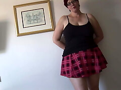 Busy Mature BBW in mini miniskirt rips her stockings and spreads