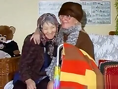Omahotel Two Mature Lesbians Playing Together