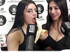 MIELCITA AND ALMENDRA SUCKS THE CREAMY young vs old porn videos IN THE SPICY ROOM