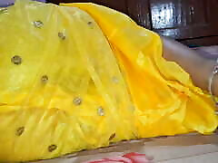 Desi mon son tboo bhabhi ko koi to pel do tadap rahi hai akela bur me malai laga kar baithi hai last tak watch sexy new video