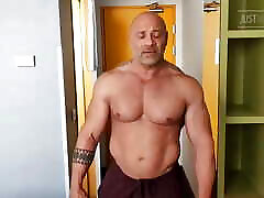 Mr Guru Get Sucked of. Bodybuilder amigo baandose Cum Mr Guru Get Sucked of. Bodybuilder amigo baandose Cum