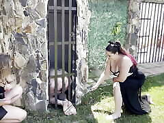 फाइबर केन के साथ हैंड टॉसिंग और बैस्टिनाडो