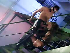 carnaval de sexo caliente... kinky top de goma escena dura dos chicas y una gran polla