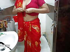 भाभी को नहते वक़्त चूडा और साथ में नहाया