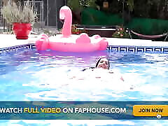 Auntjudys - Hot Spanish free blowjob vid wifey Linda Del Sol Plays in the Pool