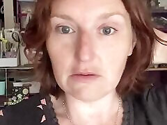 闪烁我惊人的，独特的身体，同时打开一个包裹后邮递员毁了我的高潮