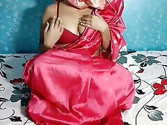 भाभी जी अपने पति को धोखा दे रही हैं और उसके बीएफ के पास जा रही हैं और