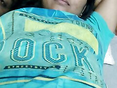 भारतीय जोड़ी गर्म रोमांस के साथ हाथ नौकरी, वैष्णवी कर रही हाथ नौकरी के साथ शारुन राज मुर्गा, भारतीय लड़की प्यार करता है करने के लिए हाथ नौकरी