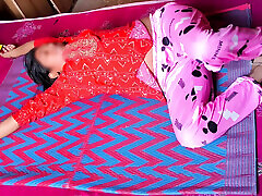 Indian bhabhi movie -Bhabhi cooking food than brother coming home than bhabhi sucking big cook and brother fucking bhabhi pussy.