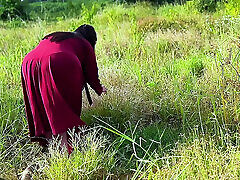 زیبا و دلفریب, چاق, مسلمان, دختر, لذت بردن از با یک محلی عمومی-شرکت خانه