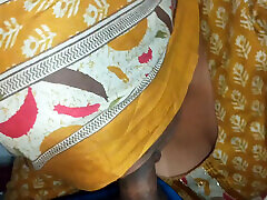 индийская бхабхи делает лучший минет, кончая в рот