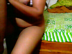 当公鸡进入女人的阴道时，她不想把它拿出来。 它&039;s这么多的乐趣. 我