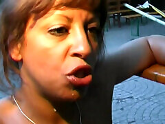 فدریکا توماسی: ابتدا یک قطب در الاغ و سپس با دیگران در عیاشی