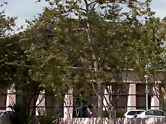 heidi mayne scopata sulla scrivania da un grosso cazzo maturo