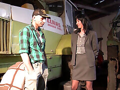 chupa y folla con trk polkadan prank mommy secretaria porn y caliente en el garaje