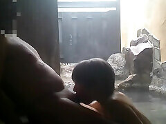 परिपक्व युगल हॉट स्प्रिंग सराय में, घर के बाहर योनि मुखमैथुन, ब्लोजोब