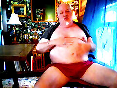 BEAR JERKS ON CAM FOR AN AUDIENCE!