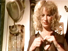 reale vintage milf con belle tette culo scopata e cummed in bocca da due grossi cazzi