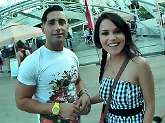 در فضای باز و خصوصی 3برخی, و تقدیر در دهان پایان دادن به شیطان, سبزه, دخترک معصوم