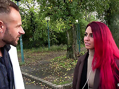 pelirroja alemana de grandes tetas caídas naturales dani luve seduce a una follada amateur dura