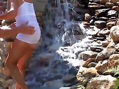 फव्वारा-उम्मीदवारों एनी में मज़ा आउटडोर बकवास