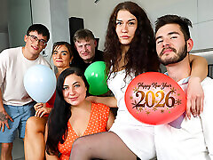 la fête danniversaire se termine avec léquipage familial chaud de cummings