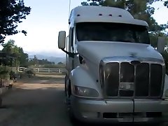 Horny Oldy, Fingering sex scene