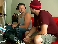 惊人的色情明星Courtney Cummz和艾丽西娅Alighatti在疯狂的直xxx视频