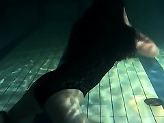 Polcharova stipping and enjoying orgasm by girls swimming
