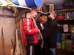 Moden Kvinde og 2 Unge Fyre - 6 sunny lane sex full Title