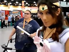 Melody Wylde Butt Plug Flashing at Comic-Con no panties