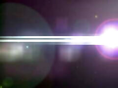 舔和吃印度猫同时感觉良好