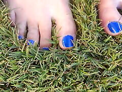 ASMR Toes in grass