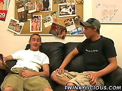 Young twinks Quinn Alexander and Blair Mason bareback hard