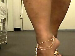 Lofia Tona - Lick my shiny brown toenails